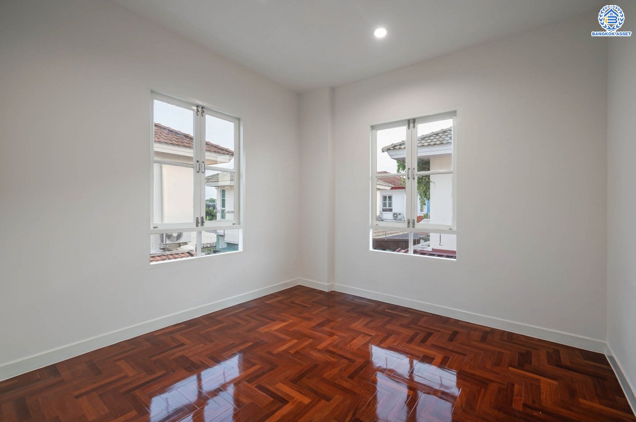 บ้านมือสองตกแต่งใหม่ โครงการ ชลลดา วัดลาดปลาดุก คุณภาพระดับ L&H บนเนื้อที่ 52 ตร.ว. ฟังก์ชัน 3 ห้องนอน 2 ห้องน้ำ 1 ที่จอดรถ สิ่งอำนวยความสะดวกครบครัน บนทำเลศักยภาพ เชื่อมต่อหลายเส้นทาง ใกล้รถไฟฟ้าสายสีม่วง "สถานีคลองบางไผ่" และเซ็นทรัล เวสต์เกต...